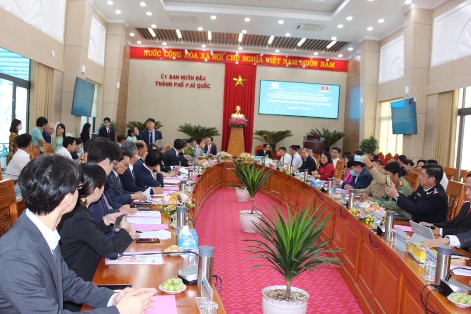 Toàn cảnh buổi làm việc giữa lãnh đạo Tp Phú Quốc và đoàn đại biểu Tp Incheon, Hàn Quốc. Ảnh: Hữu Tuấn